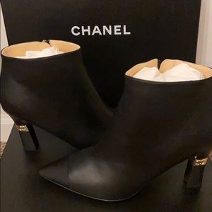 Chanel 90mm lady of the ring bootie black